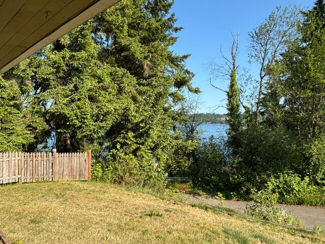 Building Photo - 3604 Madrona St