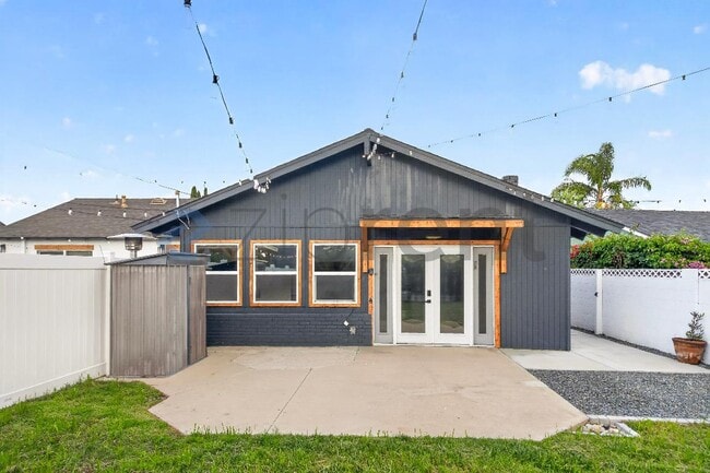 Building Photo - 2602 Deodar St