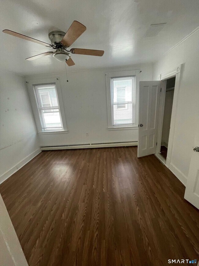 Foto del edificio - 128 Bartholomew Ave