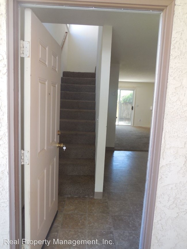 1072 Burton Dr, Redding, CA 96003 Condo for Rent in Redding, CA