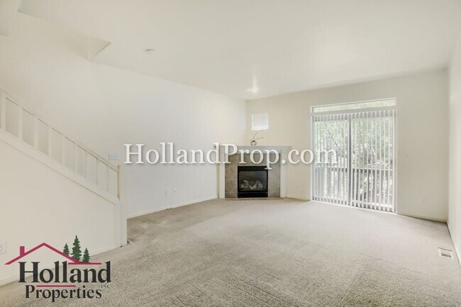 Building Photo - Modern Townhome Near MAX, Nike & High-Tech Corridor