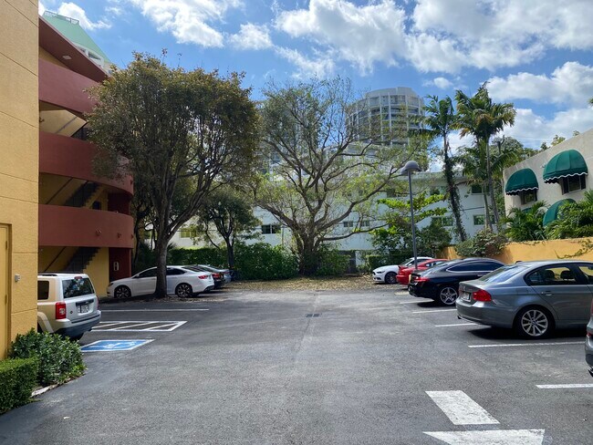 Foto del edificio - 2756 Day Ave