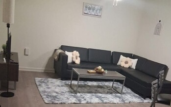 Building Photo - 1051 Southern Dr