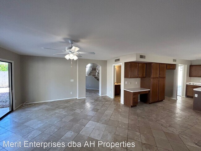 Foto del edificio - 3 br, 2.5 bath House - 5946 E KELTON LN