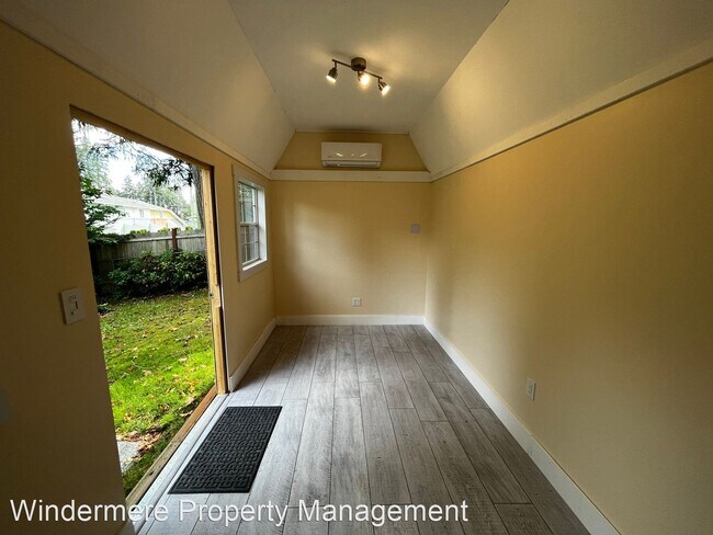 Foto del edificio - 3 br, 1 bath House - 19017 Karl Place NE