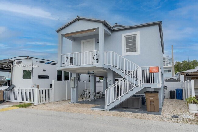 Foto del edificio - 325 Calusa St