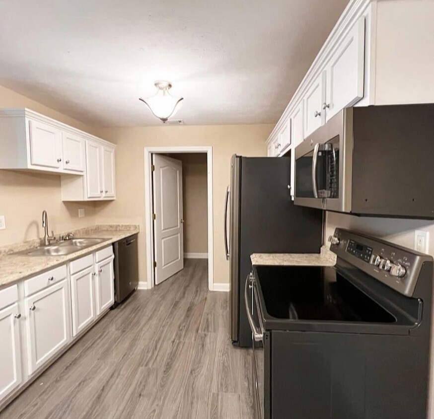 Foto principal - 7309 Saint Andrews Woods Cir