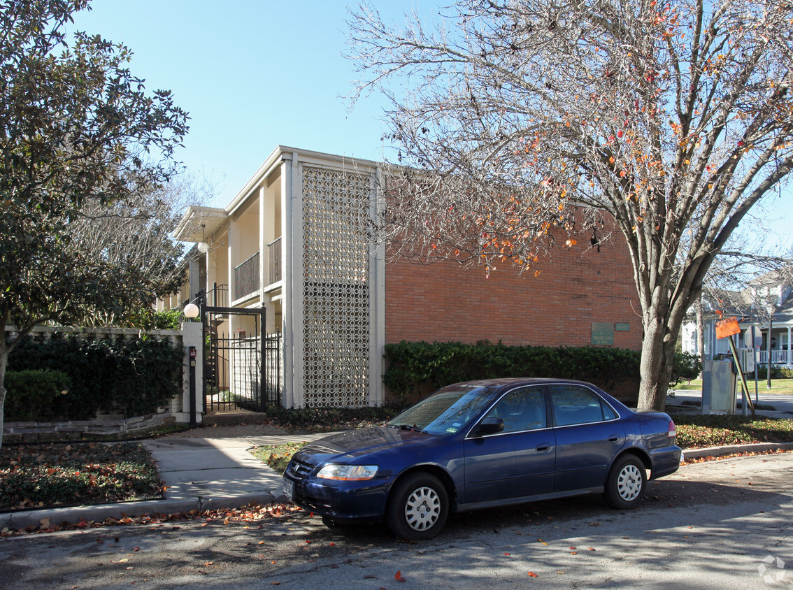 Primary Photo - Harvard Apartments