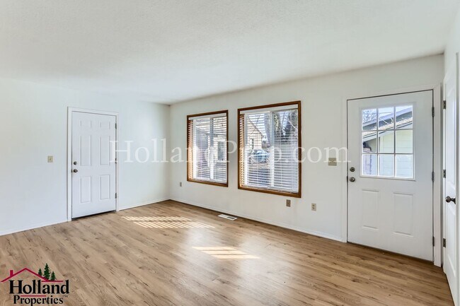 Foto del edificio - ** NEW PRICE ** - Beautiful 2-Bed Home wit...