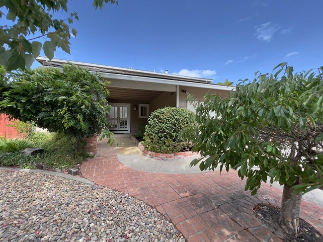 Foto del edificio - Four Bedroom Browns Valley Home