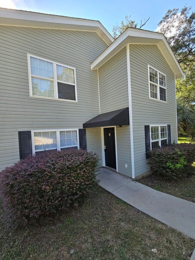 Building Photo - 735 Putnam Dr