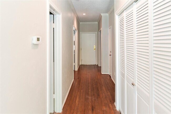 Foto del edificio - 5310 Keller Springs Rd