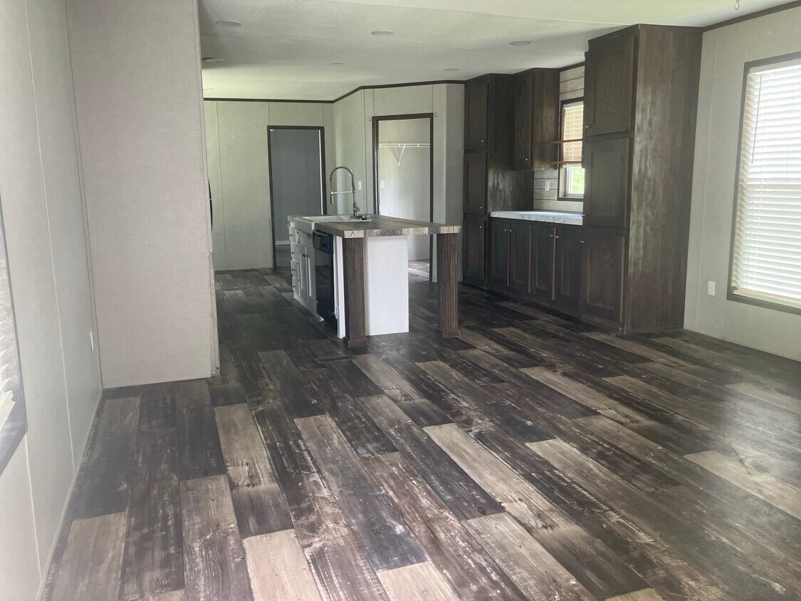 Foto principal - 200 Raider Ln