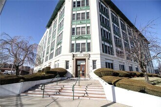 Building Photo - 1 Landmark Sq