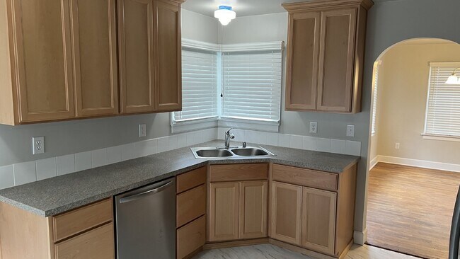 Foto del edificio - Charming 4 Bed Home in Olympia, WA with Sp...