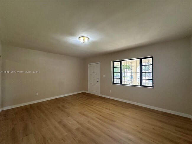 Building Photo - 1610 NW 33rd Ave