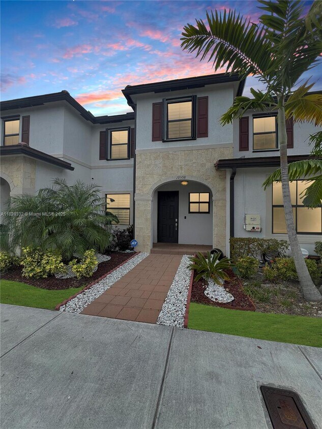 Primary Photo - 10598 W 32nd Ln