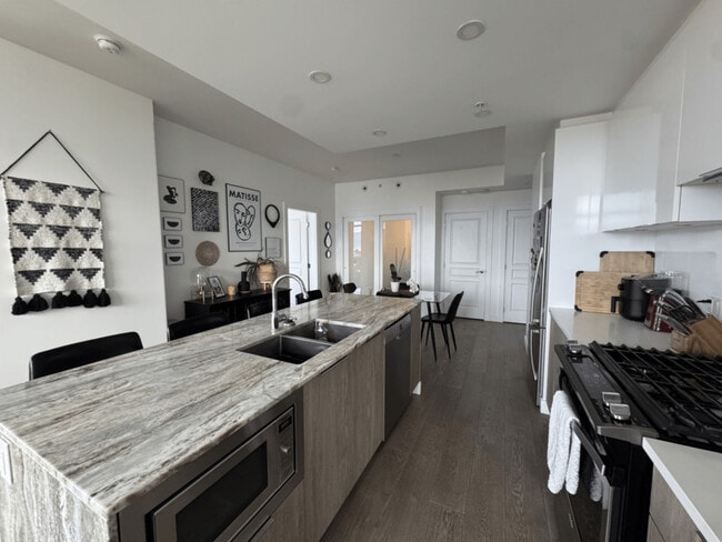 Building Photo - 1151 Sunset Dr