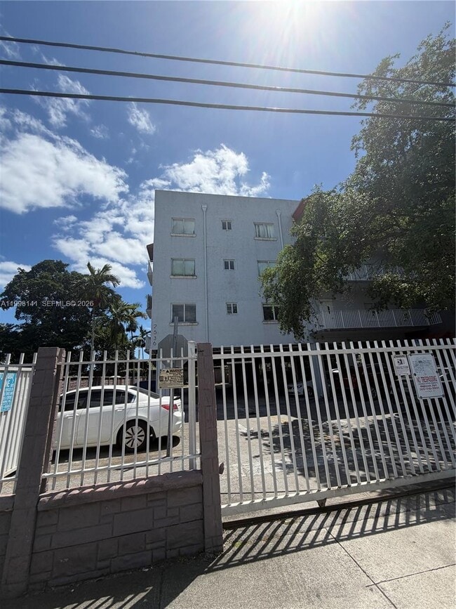 Foto del edificio - 2536 NW 24th St