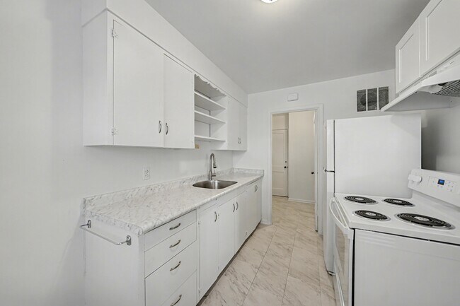 Building Photo - 620 Strong St