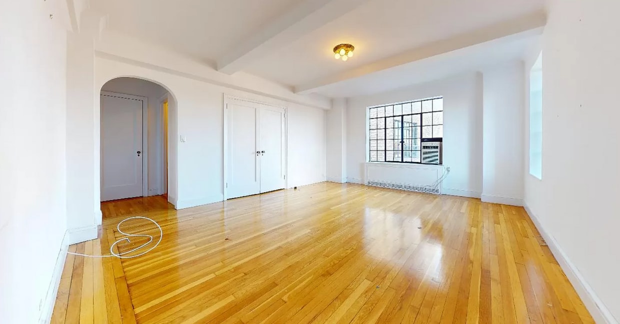 Primary Photo - 122 W 13th St