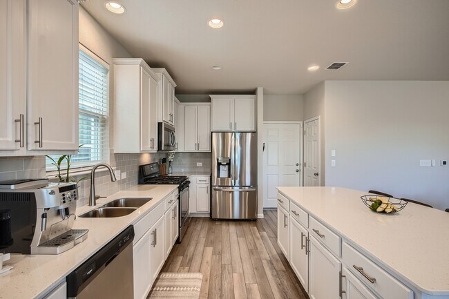 Foto del edificio - 9604 Dawn Pearl Dr