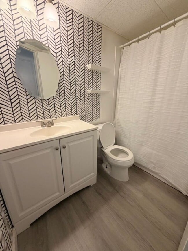 Building Photo - MOVE IN READY! 2 Bd, 1 Ba in Hillside Villa Condo- Salt Lake