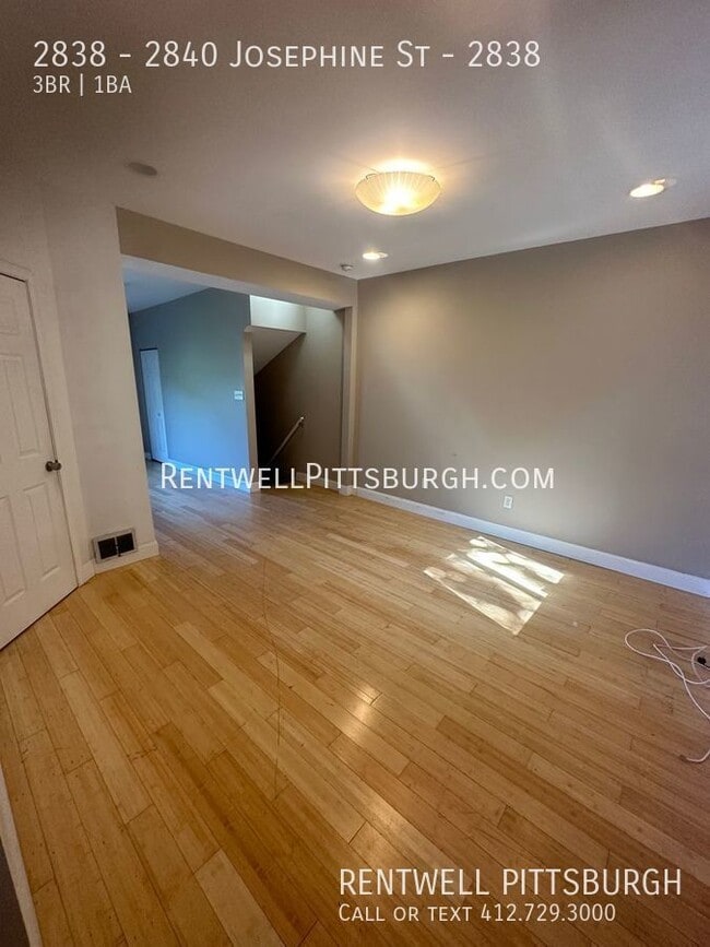 Building Photo - 3 Bedroom Townhome in South Side - HALF OF...