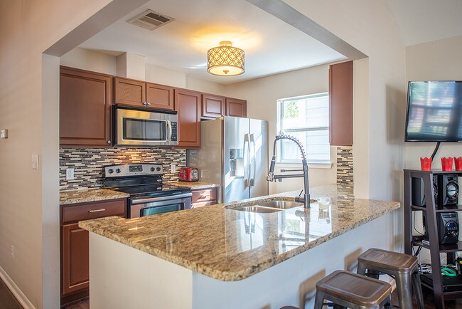 Kitchen - 908 Romeria Dr