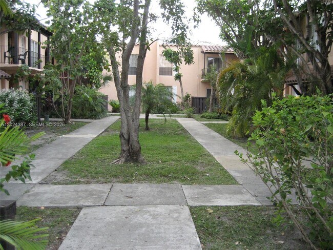 Foto del edificio - 10806 N Kendall Dr