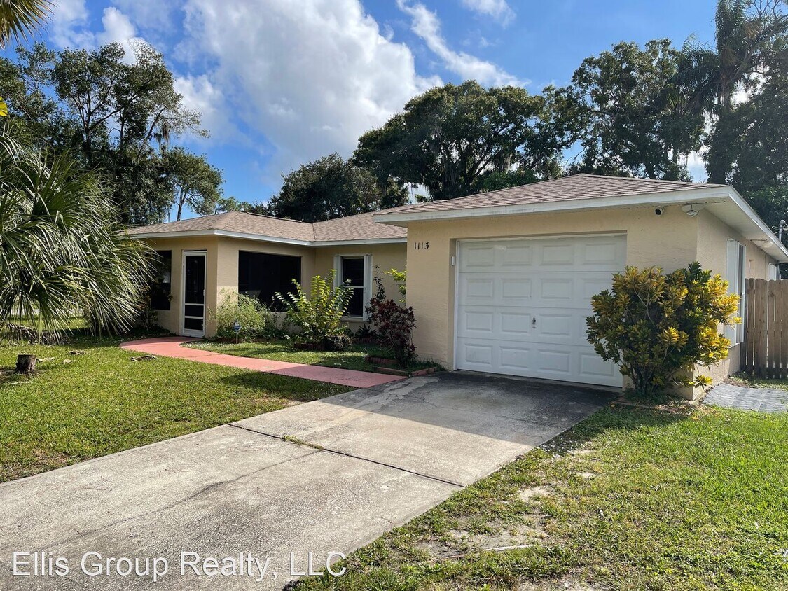 3 br, 2 bath House 1113 Rosa L. Jones Drive House Rental in