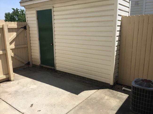 Building Photo - 4609 Olde Stone Way