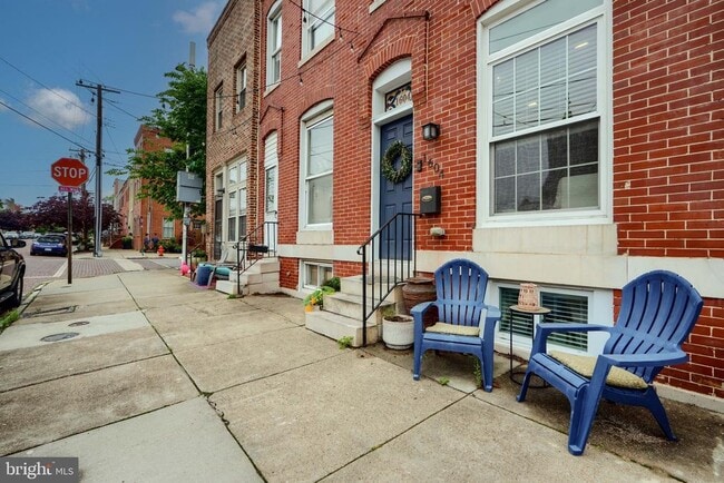 Building Photo - 1604 E Clement St