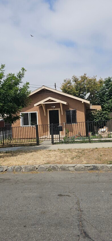 Primary Photo - 412 S Palm Ave