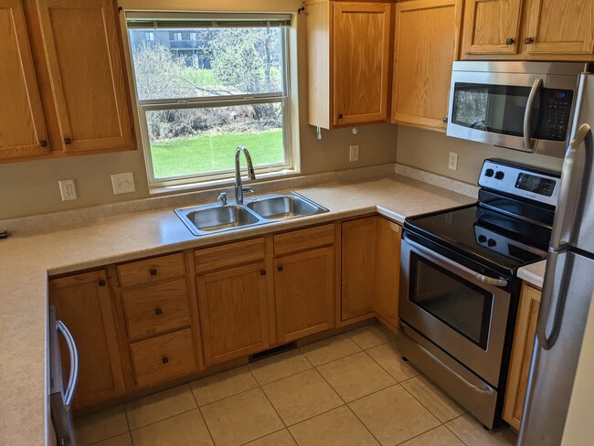 Kitchen - 5335 Brookview Dr