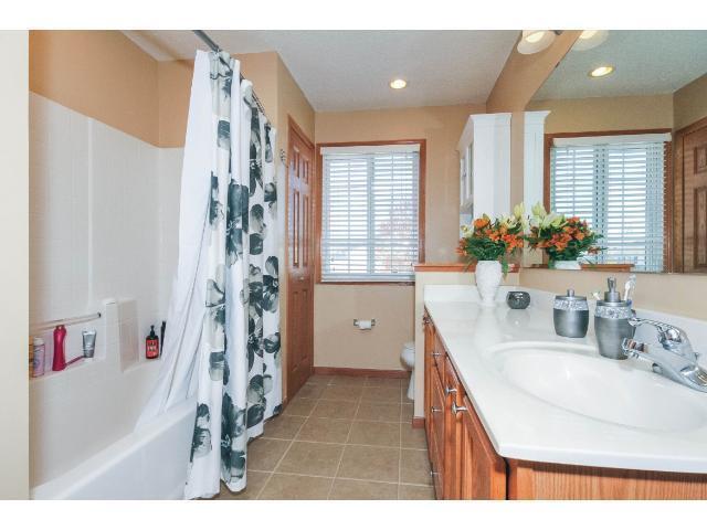 Foto del edificio - Updated end unit townhome in Shakopee *3 B...