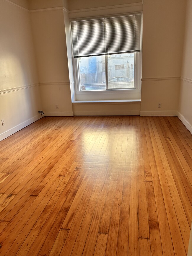 living room - 1232 Union St