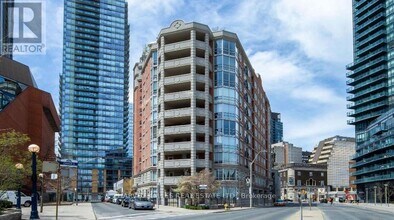 Building Photo - 20 Collier St