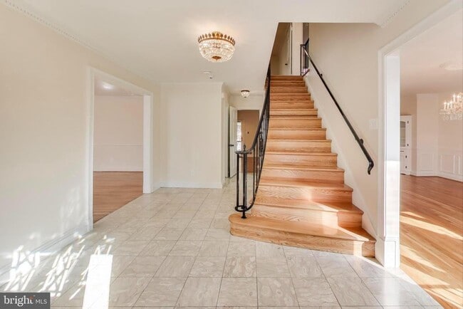 Building Photo - 4001 N Ridgeview Rd