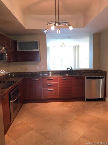 Foto del edificio - 3330 NE 190th St