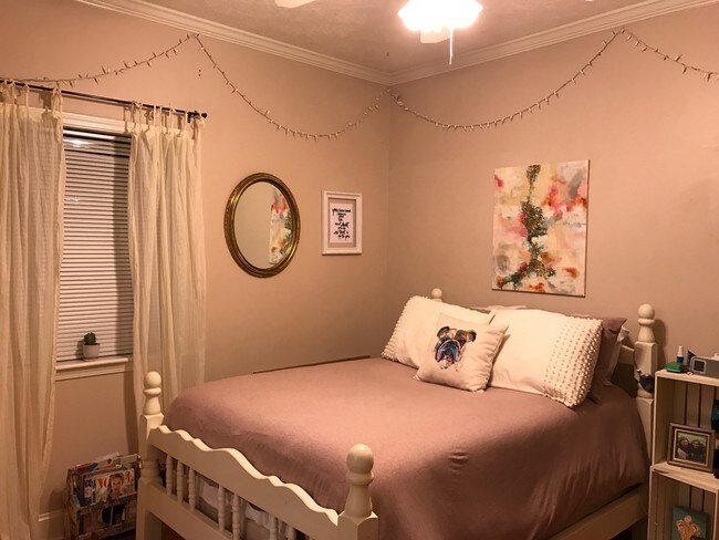 Foto del edificio - 313 E Lampkin St