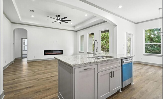 Foto del edificio - 716 Oak Creek Dr