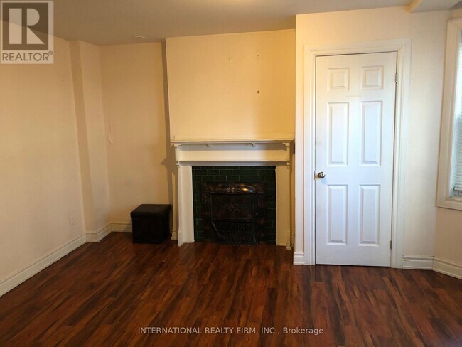 Photo du bâtiment - 197 Dundas St E