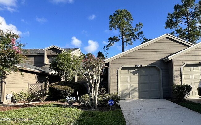 Foto del edificio - 7623 Baymeadows Cir W