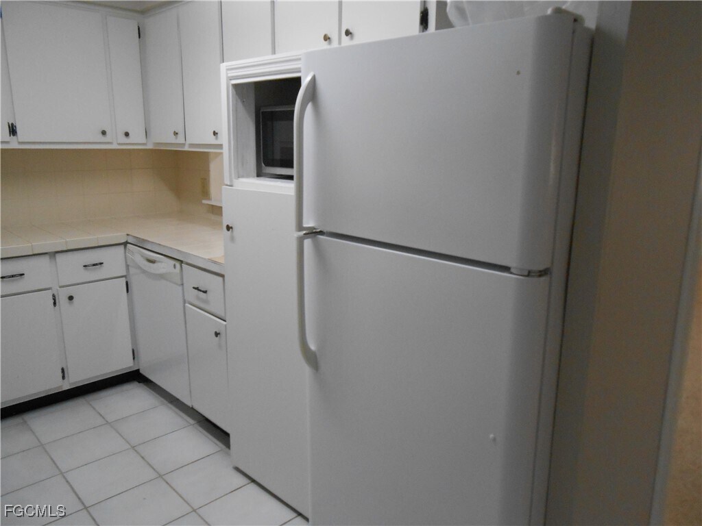 Foto del edificio - 241 Thistle Ct