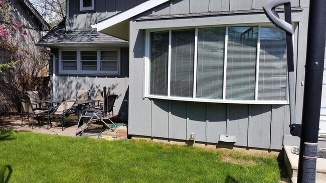 Foto del edificio - 6015 N Shoreland Ave