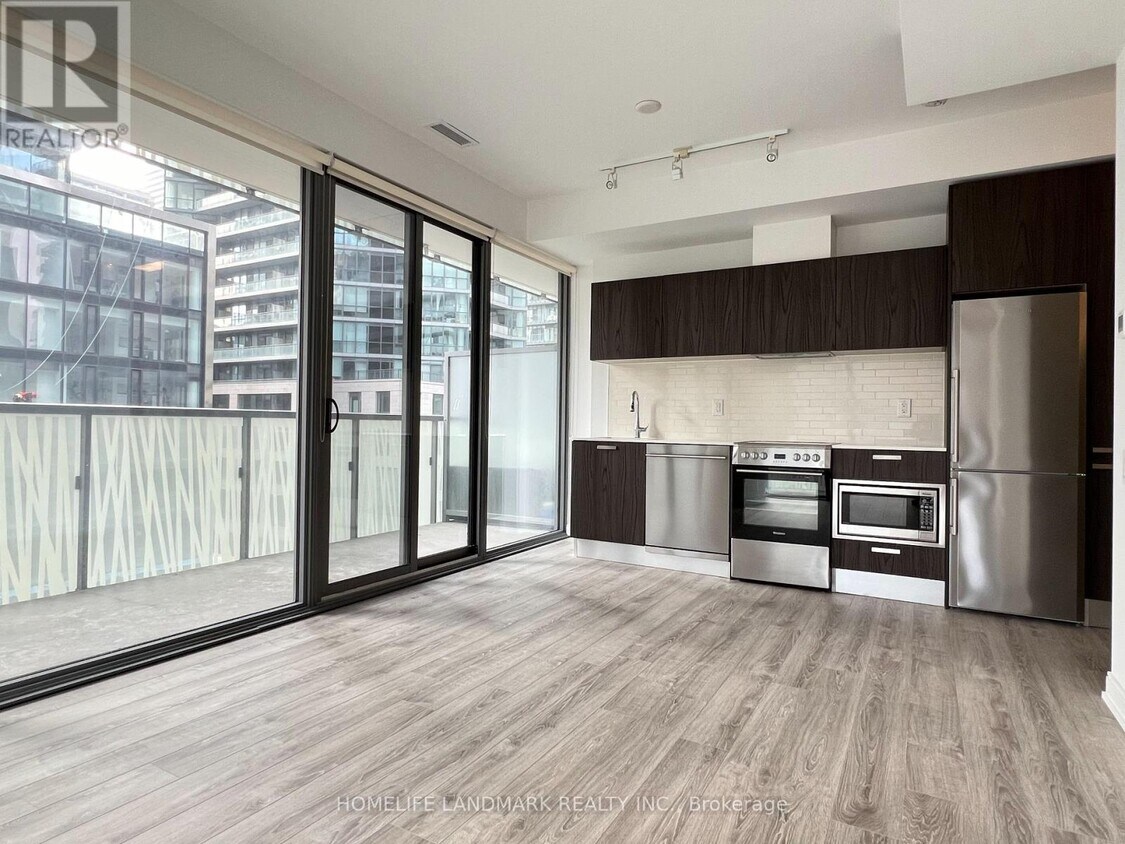Primary Photo - 50A-450 Charles St E