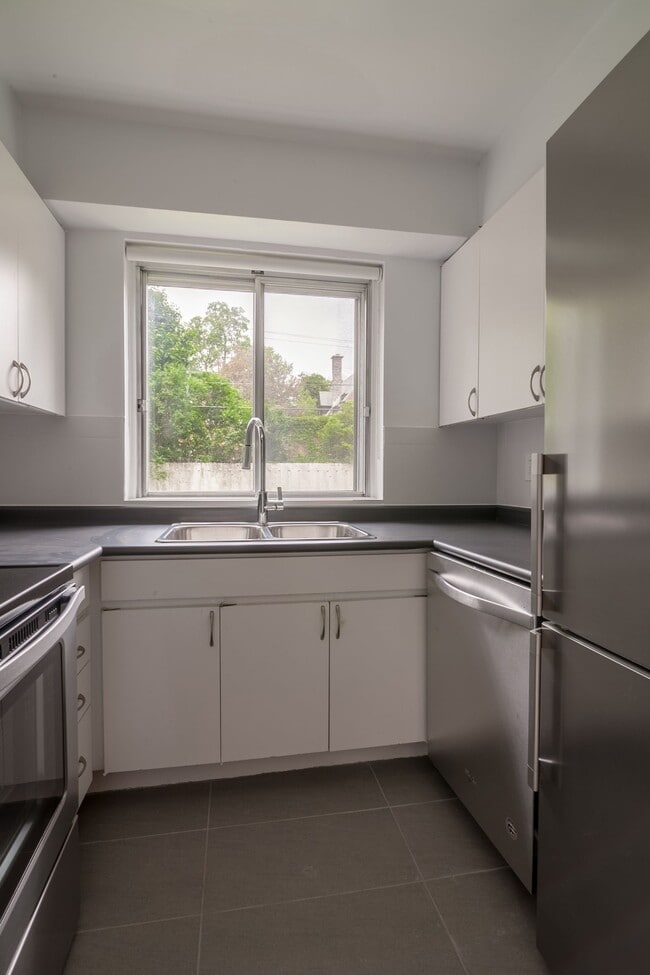 Building Photo - 4555 Av. Bonavista
