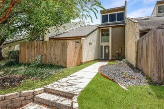 Building Photo - 12239 Glenview Dr