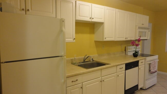Building Photo - 1550 5th Ct